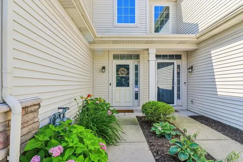 512 South Jade Lane Round Lake IL 60073