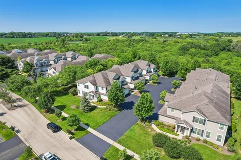 512 South Jade Lane Round Lake IL 60073