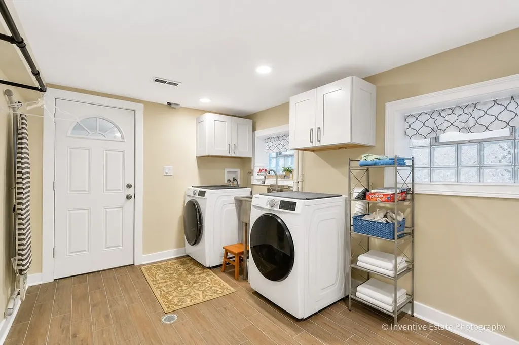 6007 North Newburg Avenue Chicago IL 60631