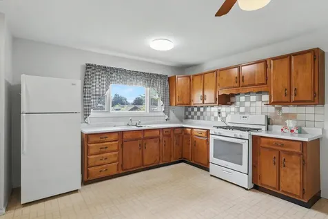414 South Seymour Street Oakwood IL 61858
