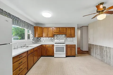 414 South Seymour Street Oakwood IL 61858