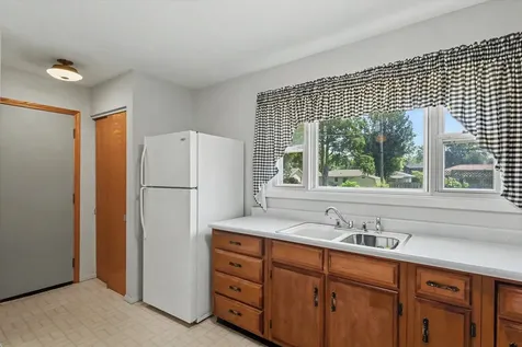 414 South Seymour Street Oakwood IL 61858
