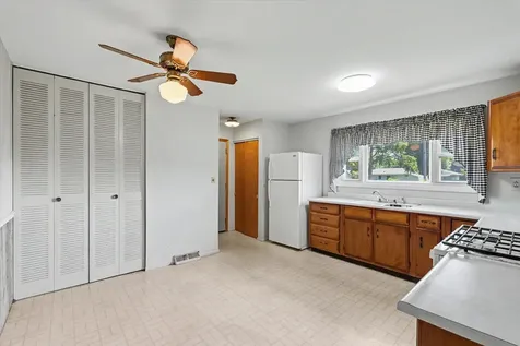 414 South Seymour Street Oakwood IL 61858