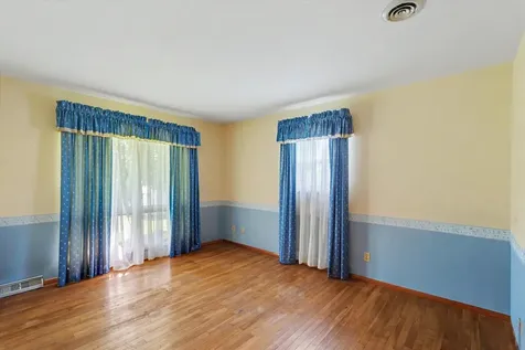 414 South Seymour Street Oakwood IL 61858