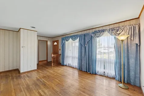 414 South Seymour Street Oakwood IL 61858