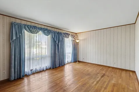 414 South Seymour Street Oakwood IL 61858