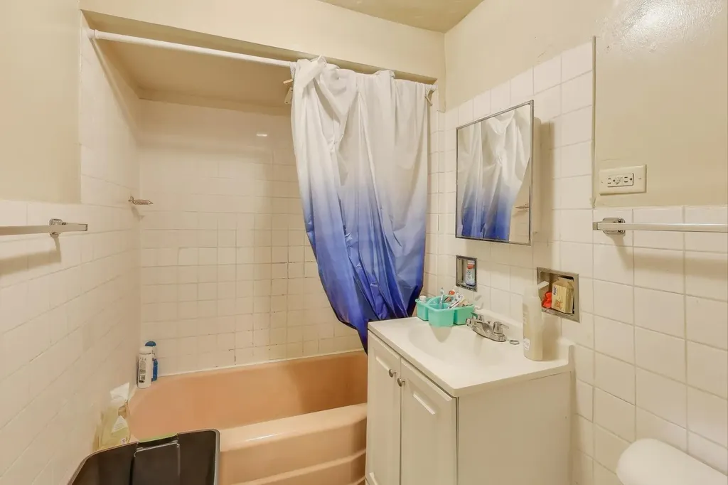 4322 North Monticello Avenue Chicago IL 60618