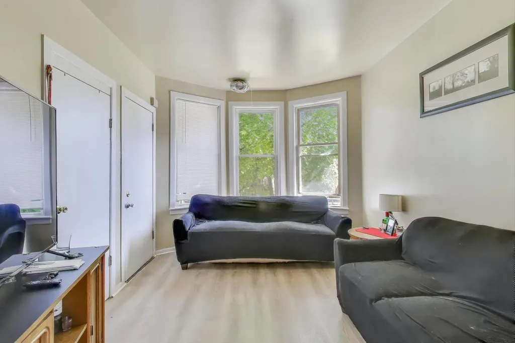 4322 North Monticello Avenue Chicago IL 60618
