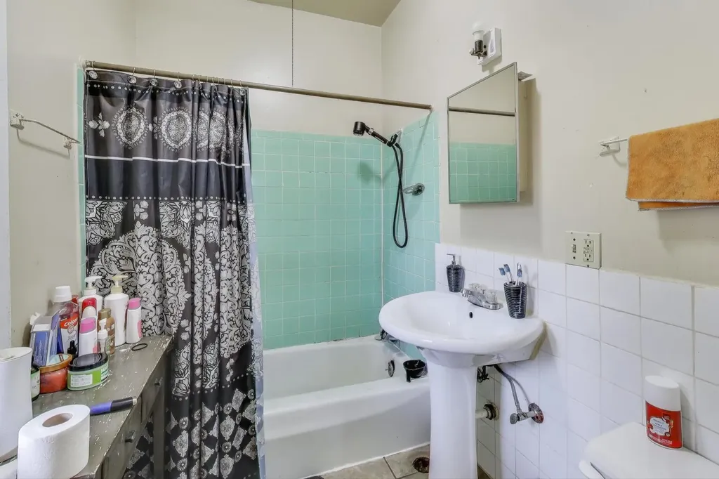 4322 North Monticello Avenue Chicago IL 60618