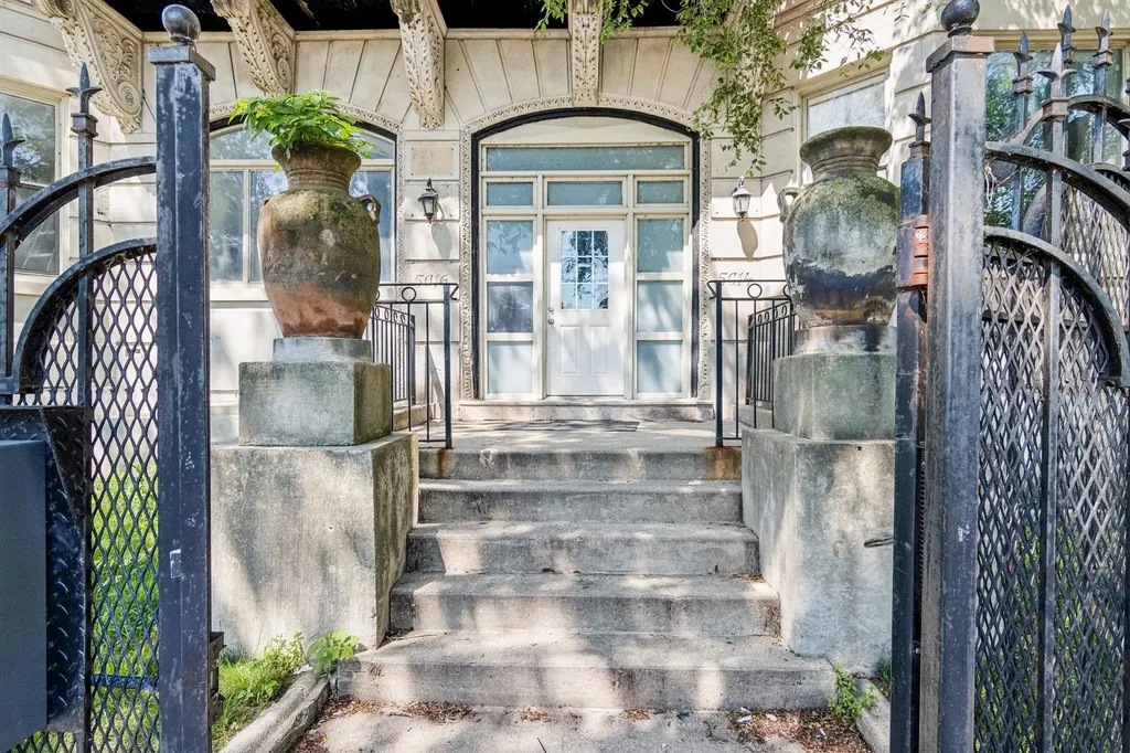 5016 South King Drive Chicago IL 60615