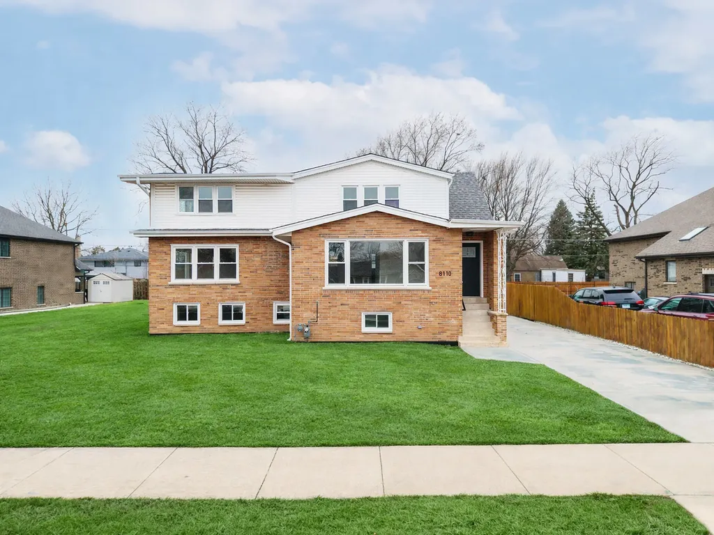 8110 Lockwood Avenue Burbank IL 60459