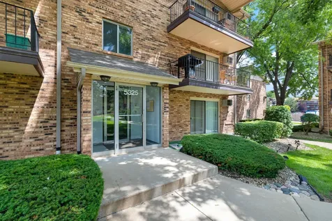 5325 Waterbury Court Crestwood IL 60418