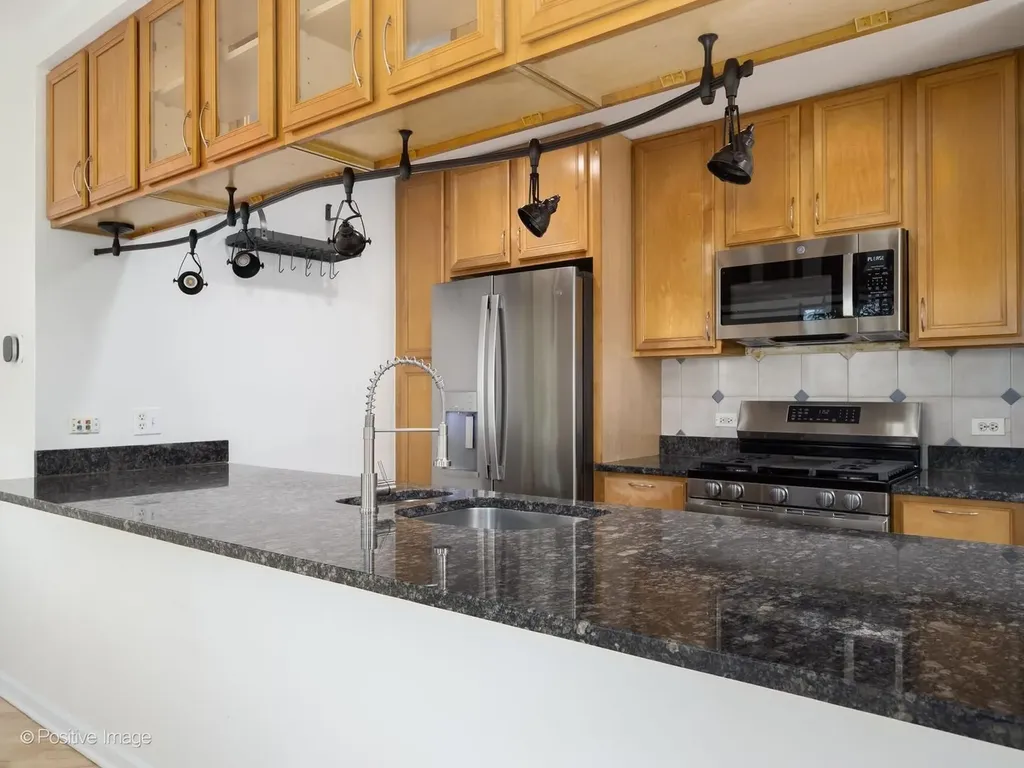 2317 West Wolfram Street Chicago IL 60618