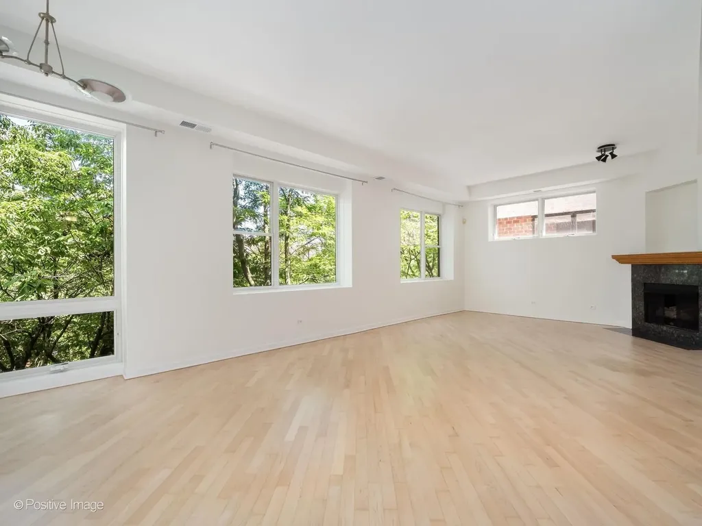 2317 West Wolfram Street Chicago IL 60618