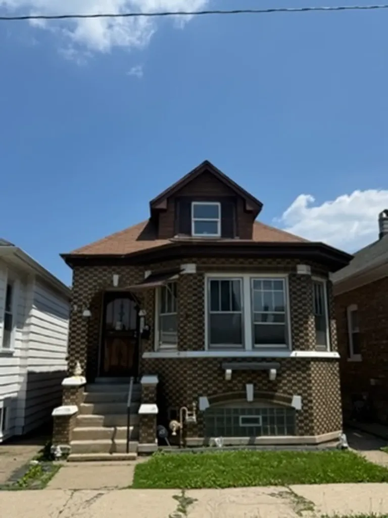 10447 South Avenue G Chicago IL 60617
