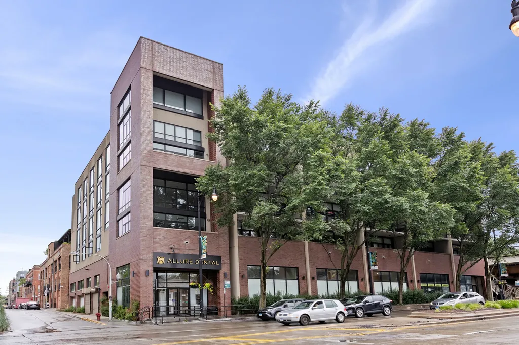 3946 North Ravenswood Avenue Chicago IL 60613