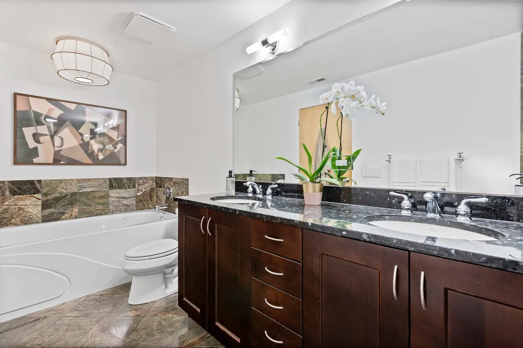 3946 North Ravenswood Avenue Chicago IL 60613