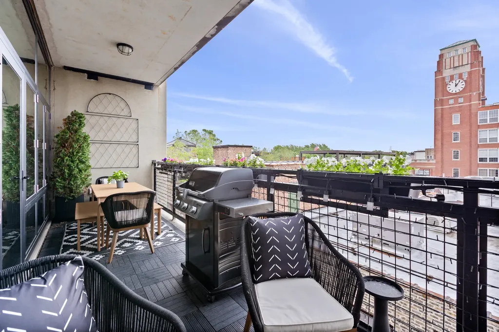3946 North Ravenswood Avenue Chicago IL 60613