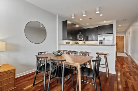 3946 North Ravenswood Avenue Chicago IL 60613