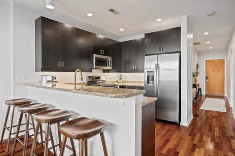 3946 North Ravenswood Avenue Chicago IL 60613