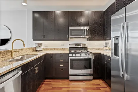 3946 North Ravenswood Avenue Chicago IL 60613