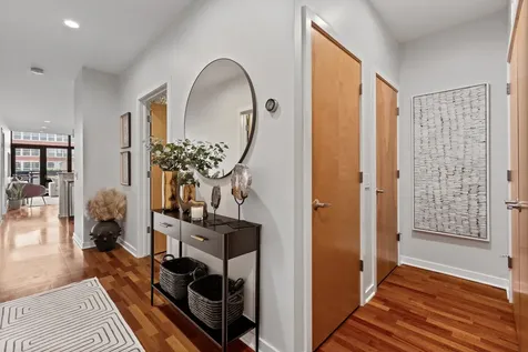 3946 North Ravenswood Avenue Chicago IL 60613