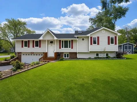 110 Oakwood Lane Bartlett IL 60103