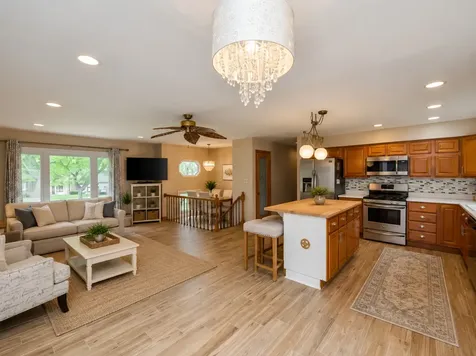 110 Oakwood Lane Bartlett IL 60103