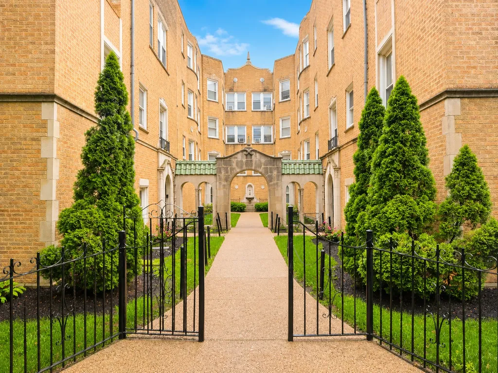 6420 North Newgard Avenue Chicago IL 60626