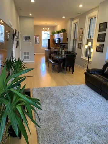 1921 West Evergreen Avenue Chicago IL 60622