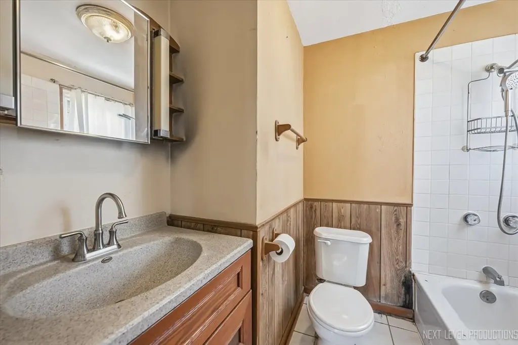 1327 Superior Street Aurora IL 60505