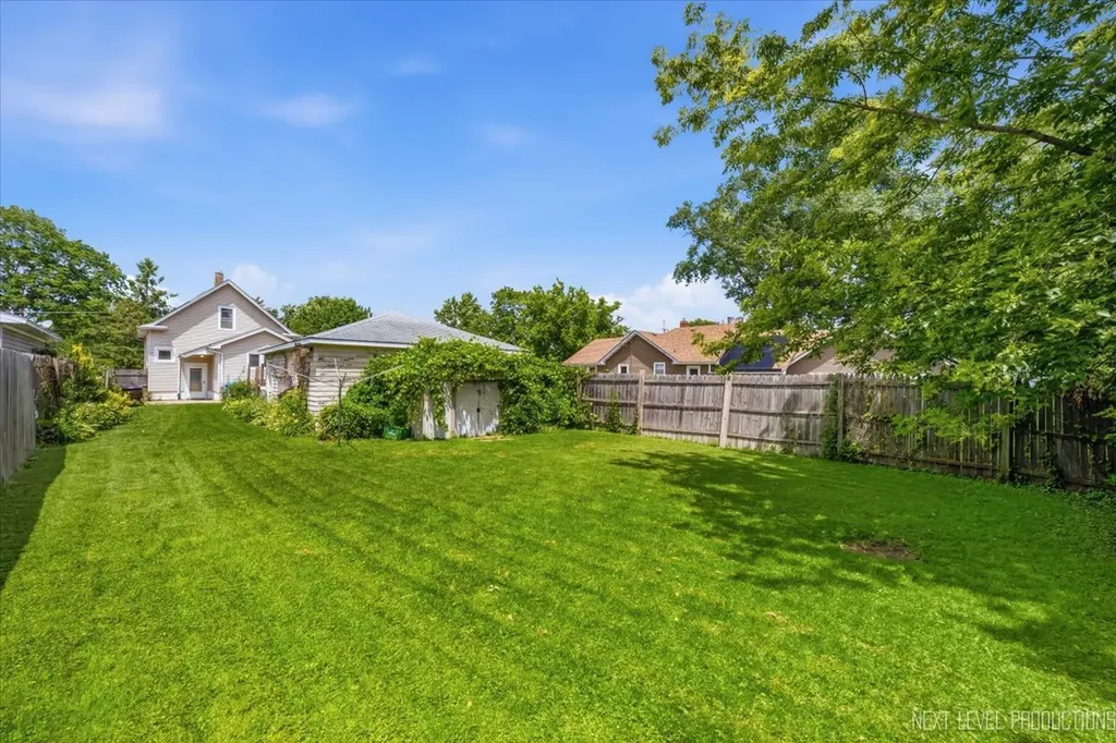 1327 Superior Street Aurora IL 60505
