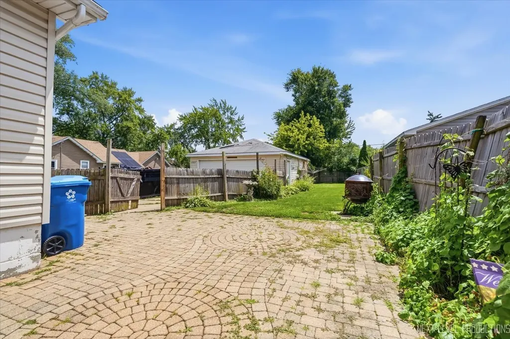 1327 Superior Street Aurora IL 60505