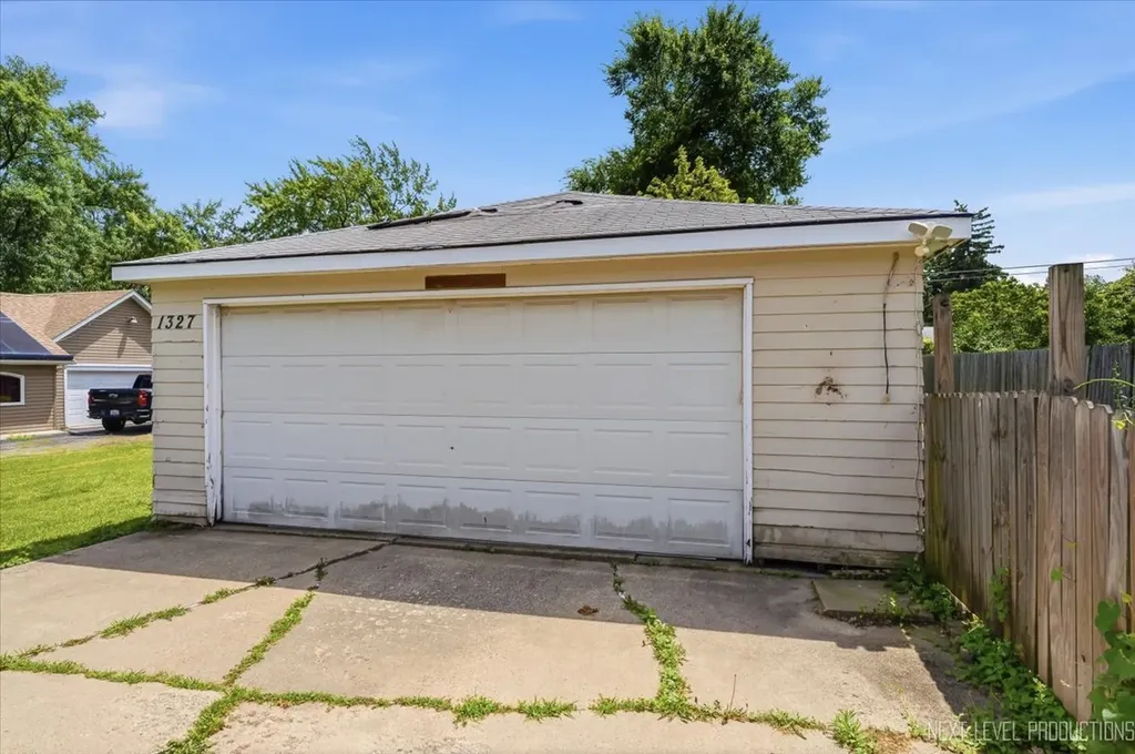 1327 Superior Street Aurora IL 60505