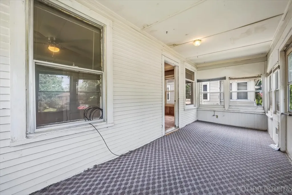 1327 Superior Street Aurora IL 60505