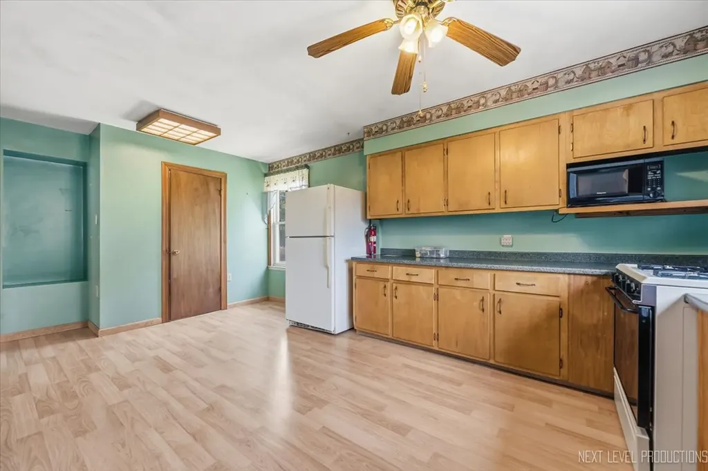 1327 Superior Street Aurora IL 60505
