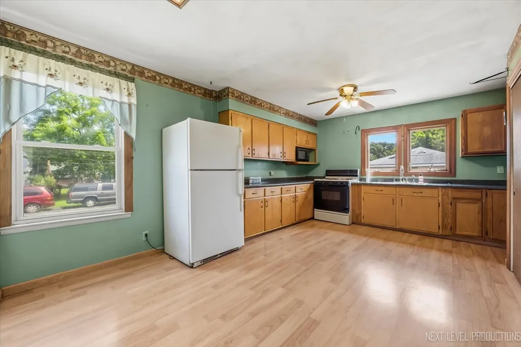 1327 Superior Street Aurora IL 60505