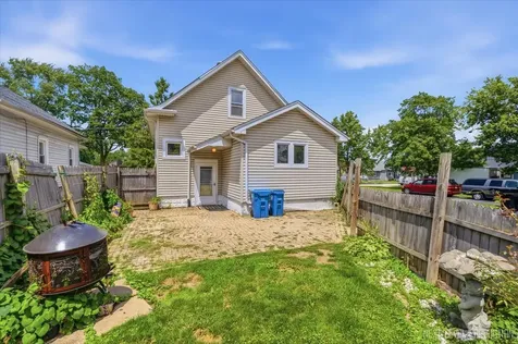 1327 Superior Street Aurora IL 60505