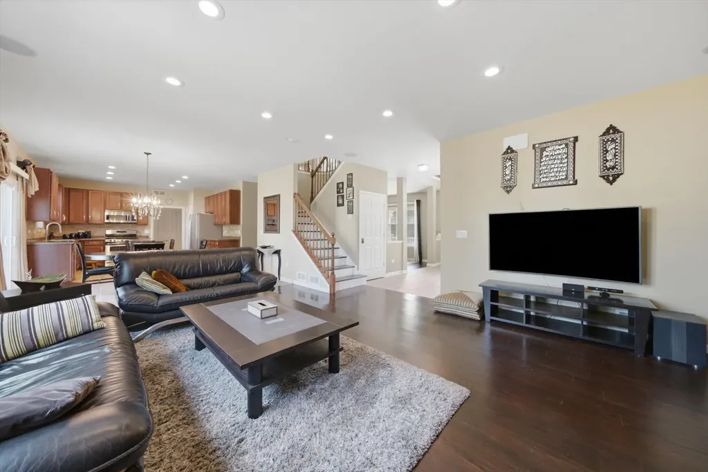 321 Claridge Circle Bolingbrook IL 60440