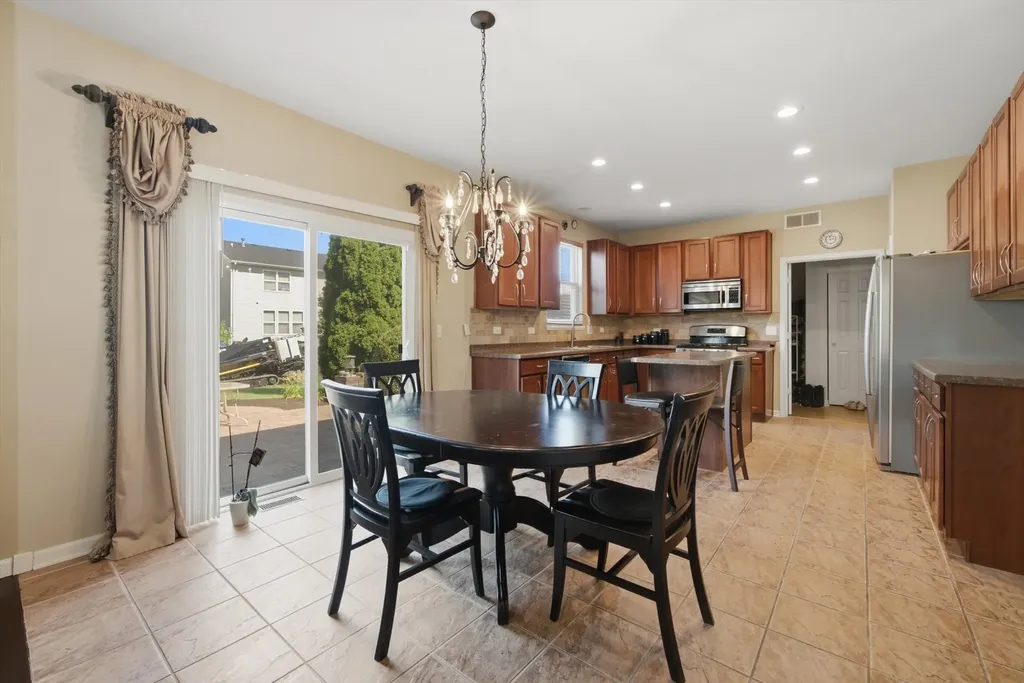 321 Claridge Circle Bolingbrook IL 60440