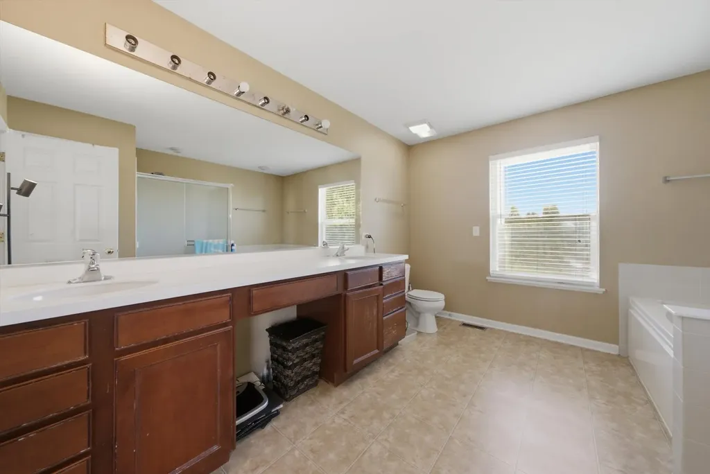 321 Claridge Circle Bolingbrook IL 60440