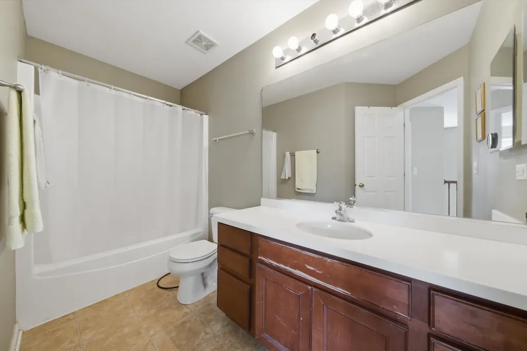 321 Claridge Circle Bolingbrook IL 60440