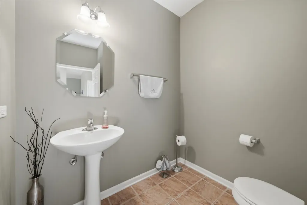 321 Claridge Circle Bolingbrook IL 60440
