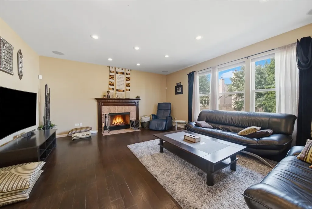 321 Claridge Circle Bolingbrook IL 60440