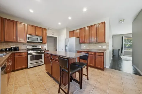 321 Claridge Circle Bolingbrook IL 60440