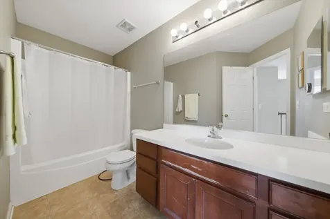 321 Claridge Circle Bolingbrook IL 60440