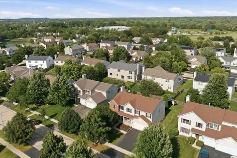 321 Claridge Circle Bolingbrook IL 60440