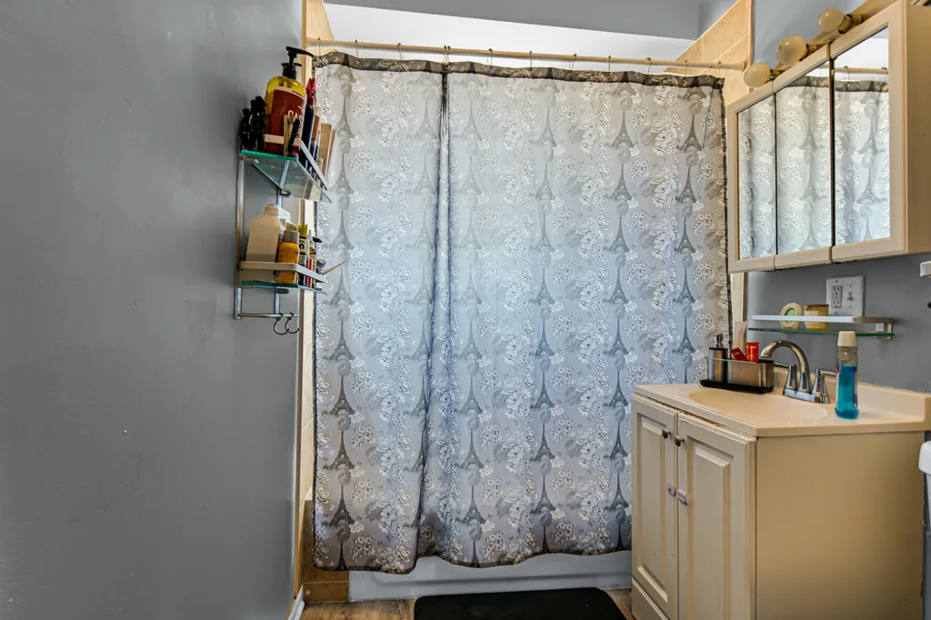 342 East 71st Street Chicago IL 60619