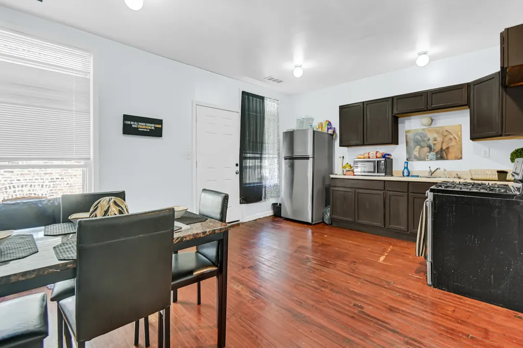 342 East 71st Street Chicago IL 60619