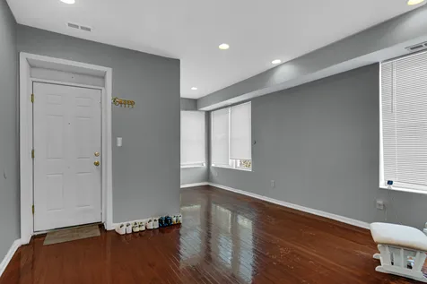 342 East 71st Street Chicago IL 60619